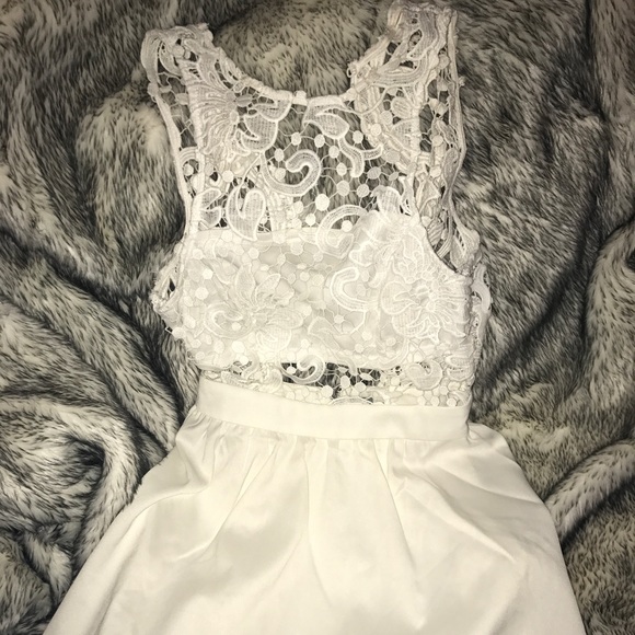 Dresses & Skirts - Beautiful white lace dress